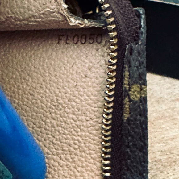 Louis Vuitton Monogram Mini Pochette - Picture 8 of 9